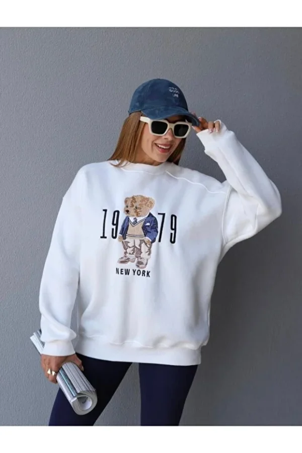 Women's Oversize Sweatshirt with Embroidery Details – 1979 New York Teddy Bear Pattern, White